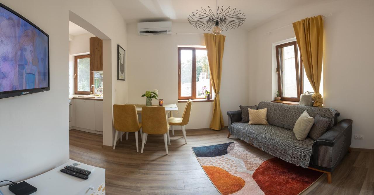 Linden House - A Lovely Apartment In Central Varna Eksteriør bilde