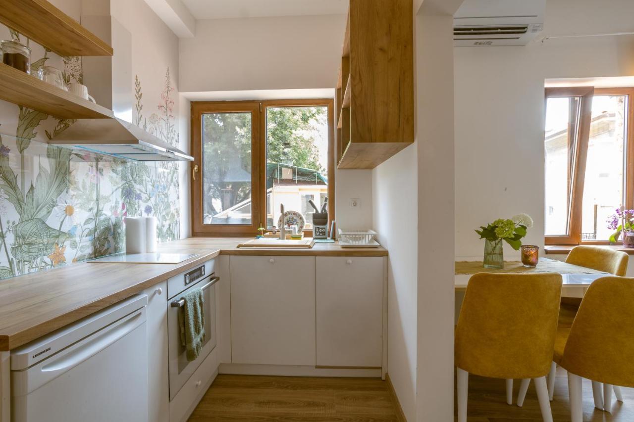 Linden House - A Lovely Apartment In Central Varna Eksteriør bilde